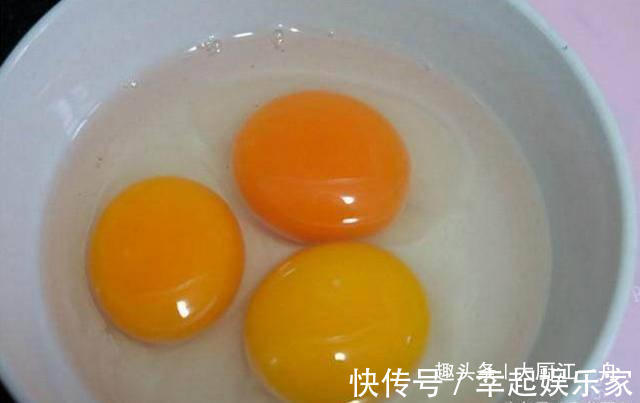 老少皆宜|蒸水蛋，开水蒸还是凉水蒸很多人都没做对，难怪鸡蛋总呈蜂窝状
