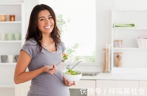 宝宝|宝宝有这2种“烦人”动作,家长先别急纠正,这说明娃大脑发育好