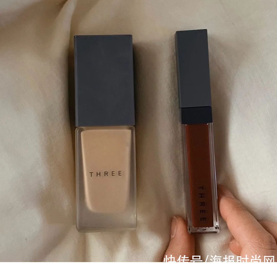 今天美容编辑教大家：如何用穿搭的思路学化妆（已疯）