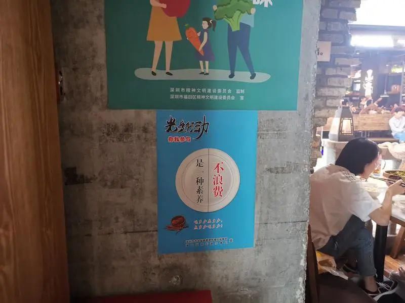 深晚记者|深晚独家暗访餐饮店：烧鸭才吃一半，一碗意面剩下大半