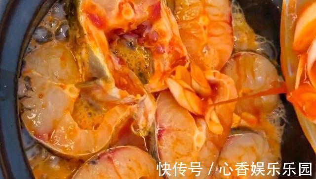 手把手教你自制砂锅鱼，鱼肉鲜香无腥味，30分钟就出锅