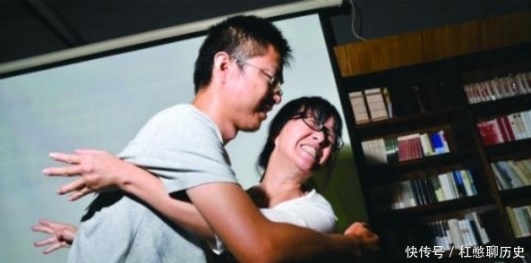 余秀华:海子的诗有基本语法问题,却来不及完善,我比他写得好