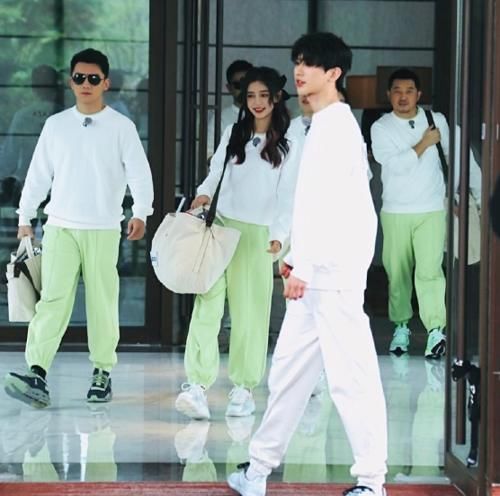 郭麒麟回归《奔跑吧》,谁留意到蔡徐坤第一反应?真实交情藏不住了