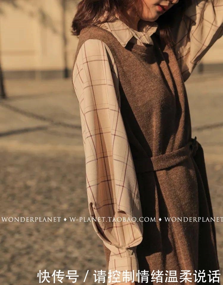 2021年第一套绝美气质穿搭:丝绒裙+毛衣!!!