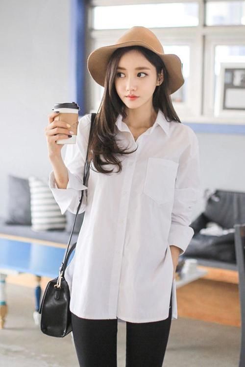 美女模特:打底裤小姐姐的穿着显得高贵优雅!