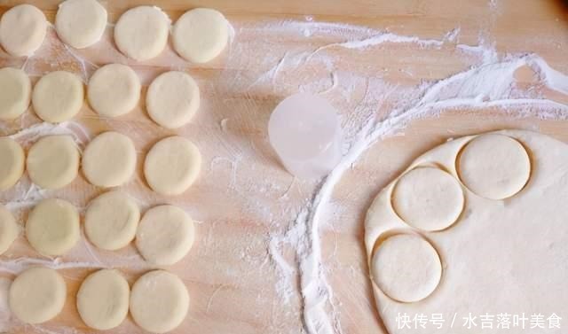  冬天，多给孩子吃山药饼，比面包更暄软，低糖少油更健脾胃