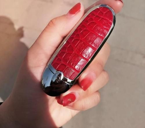 你的第一只大牌口红是哪个？除了999，90后更喜欢405，不愧是经典