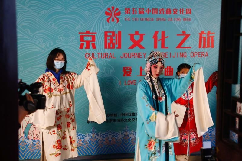 同光十三绝&勾脸谱、学身段……北二外国际学生参加中国戏曲文化周
