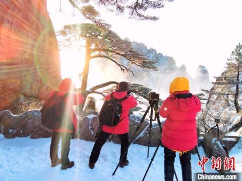 安徽|安徽黄山风景区迎入冬首场大雪