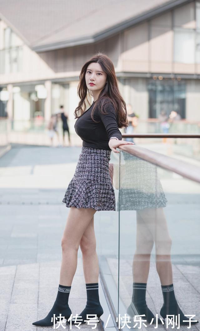  气场|逛街气场不能输，简单T恤这样穿，都能穿出别样个性