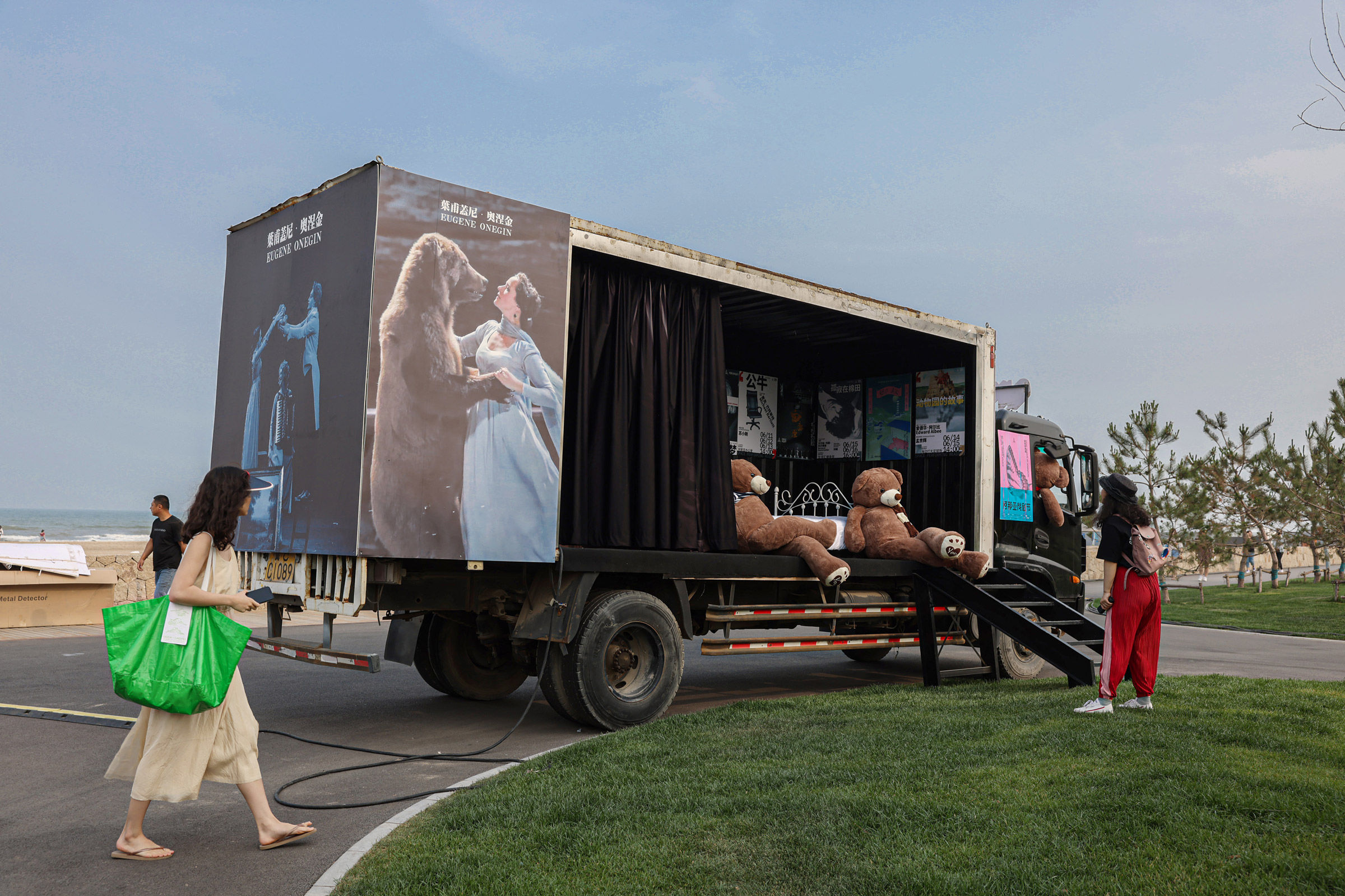 孟京辉|孟京辉谈网红地之变：阿那亚戏剧节让志趣相投的人相遇丨对话