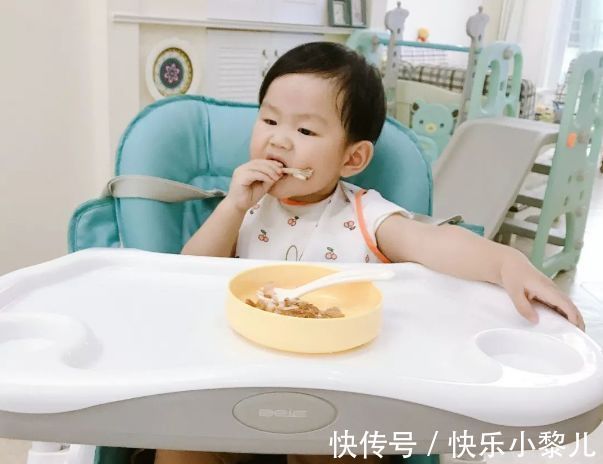 误区|照顾宝宝吃饭要避开4个误区,很多人认为是对的,实则对宝宝不好
