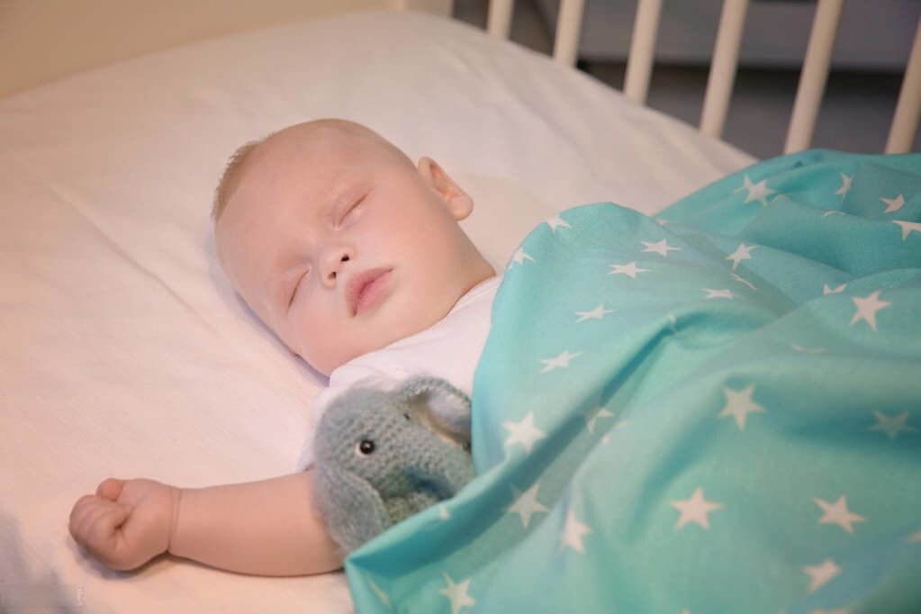 改善|想改善婴儿抱睡奶睡,爸妈先避开3个误区的牛角尖,宝宝才能睡好