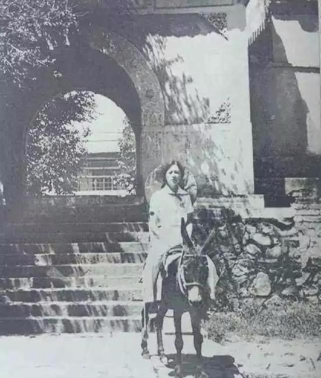 张照片|林徽因工作照:骑着毛驴寻觅佛光寺,梁思成自愿当车夫