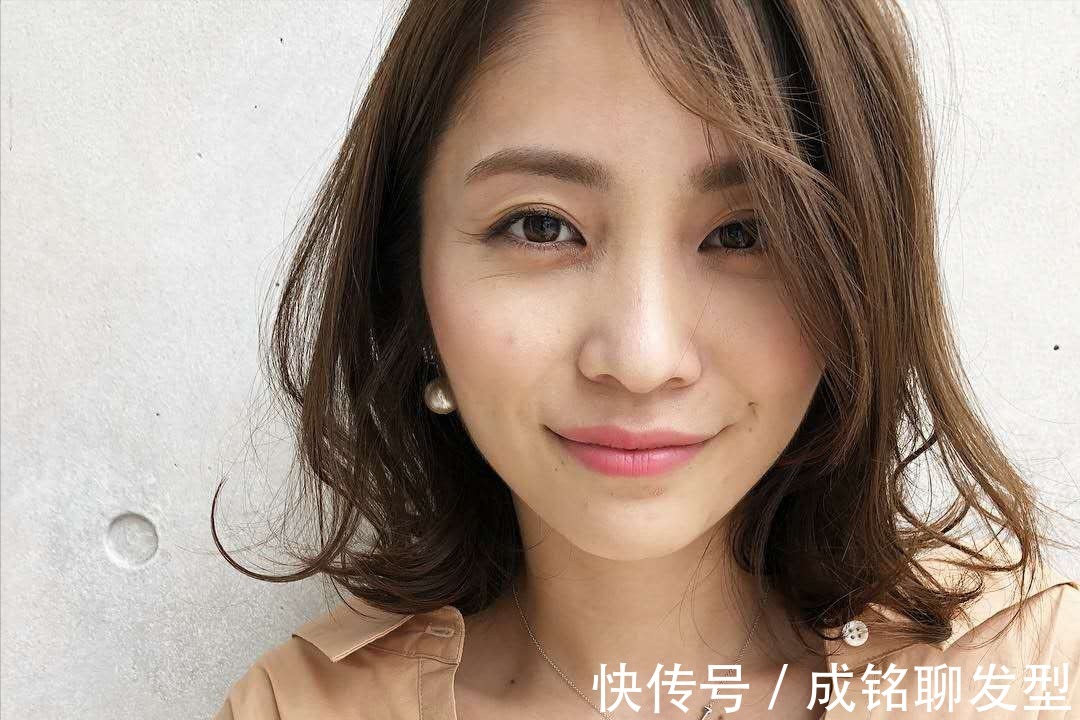 齐肩|建议中年女人,尽量少烫这5种“卷发”,老气没气质还拉低档次
