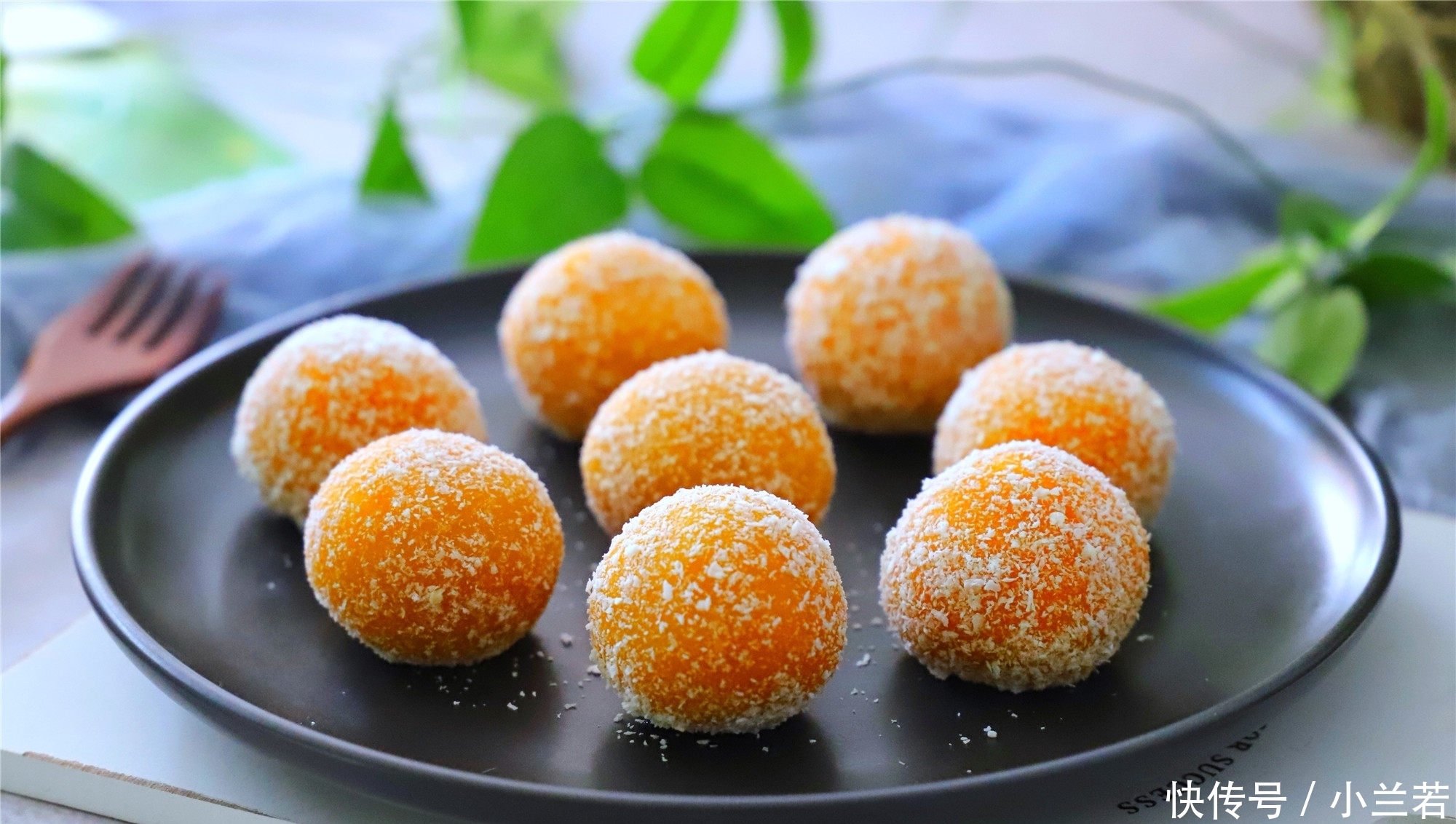 1块南瓜,1碗糯米粉,教你做南瓜丸子,香甜软糯,好吃不上火