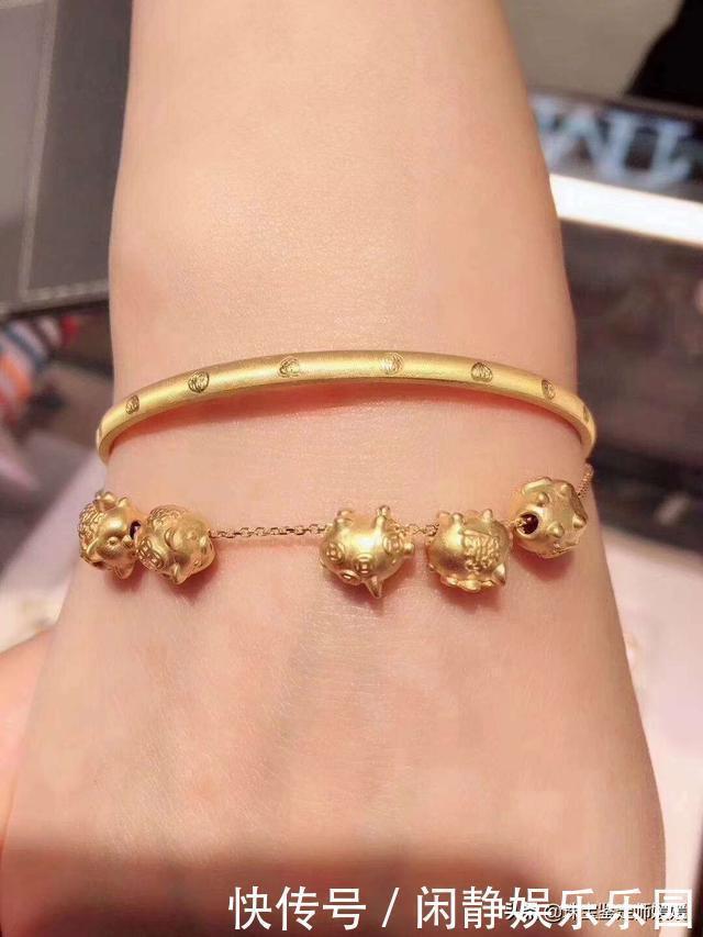 黄金|女人戴镯子金的好还是银的好,以下这几点,看完你就有数了