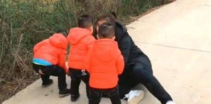 三胞胎|妈妈摔倒在地,当3胞胎兄弟同时扶起妈妈时再也忍不住了!