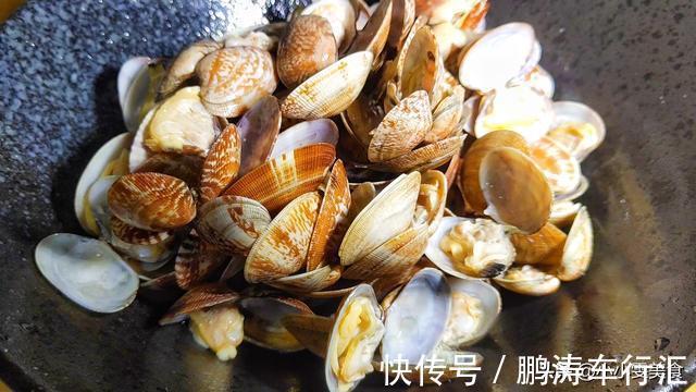 炒花蛤,最忌直接下锅就炒,教你正确做法,出锅鲜嫩无沙,不腥气