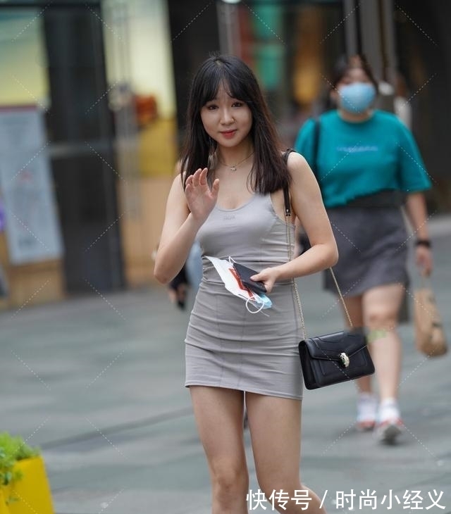 连衣裙|连衣裙的搭配增添日系时髦感,穿出女性独有风格,女神范十足