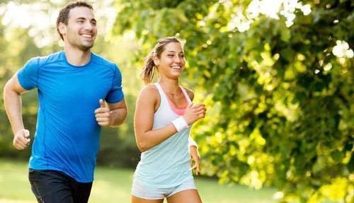 100多岁老人，眼不花、耳不聋，身体健康，长寿秘诀：两杯水