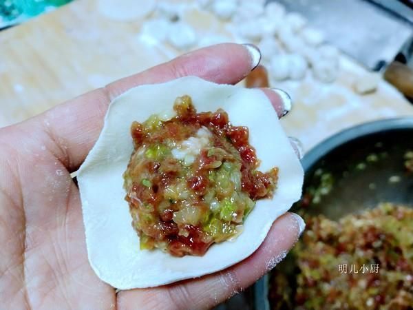 花生油|拌饺子馅加油还是加鸡蛋?教你正确做法,又鲜又香,咬一口都是汁