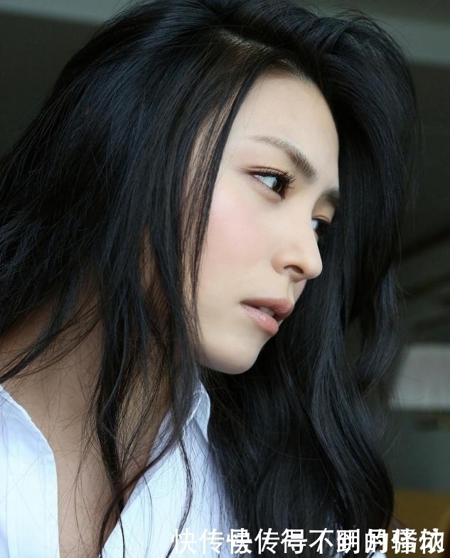 有这4个特征的女人,“侧脸”比“正脸”好看太多,你属于哪一种