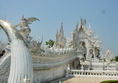 金碧辉煌的泰国寺庙中的另类，泰北清莱的奇葩寺庙