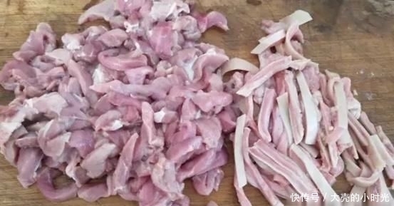 炸酥肉时加面粉还是加淀粉?都不对,教你地道做法,外脆里嫩!