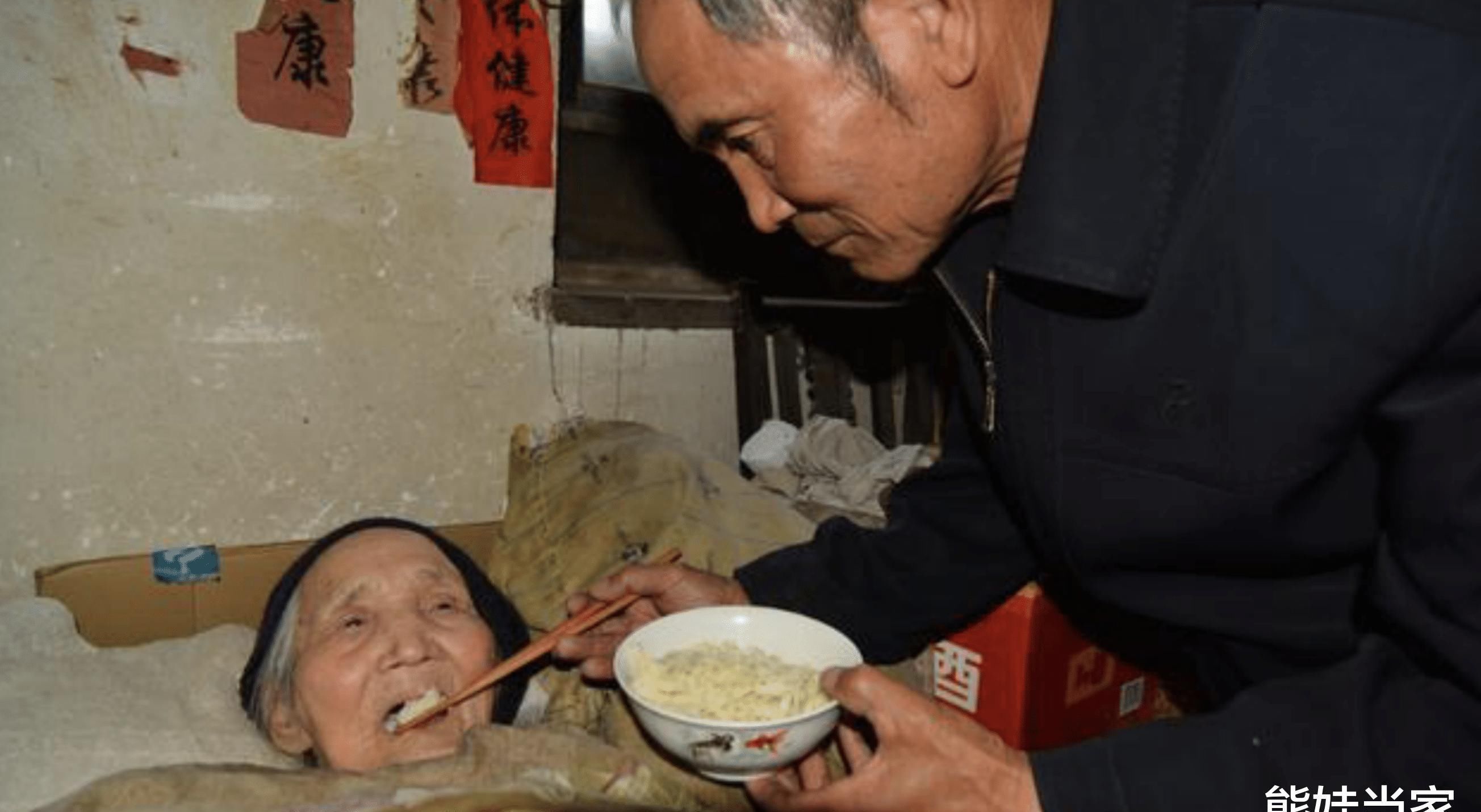 小棉袄|“双儿户”和“双女户”的家庭,父母的晚年生活,差距不止一点点