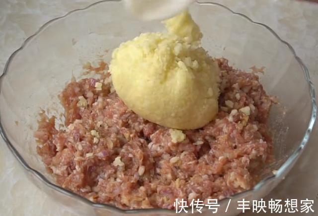 老左|土豆从小吃到大，这吃法还是第一次见，不炒不炖，鲜嫩多汁不油腻