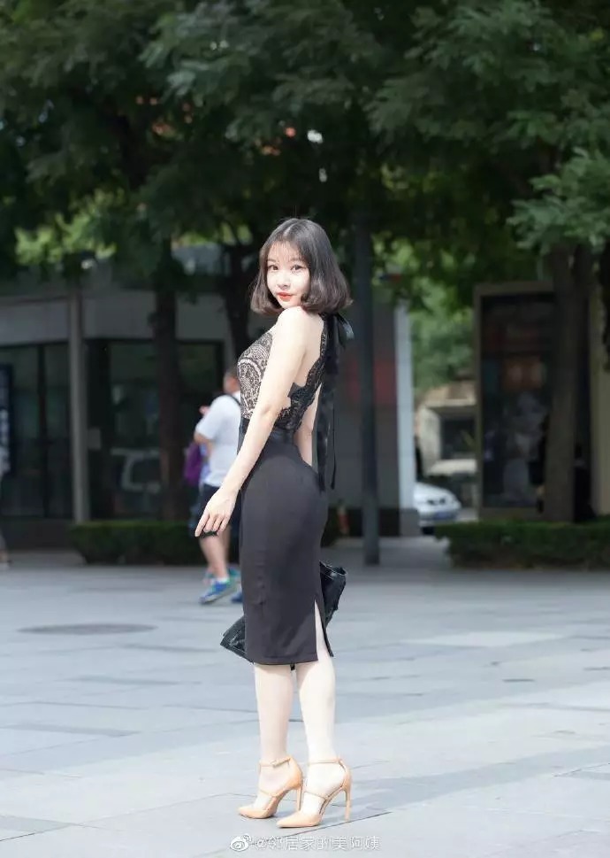 尖头|高跟鞋搭配出街,让女性显得时尚又魅力