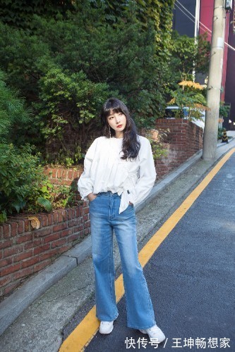 手臂 比起常规款衬衫,这件宽松款可时髦太多了,还是修饰身材的好搭档