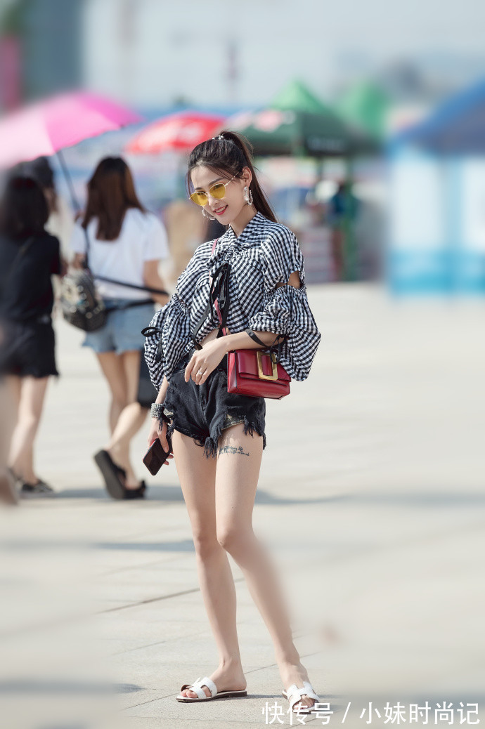 清新 重庆街拍,今年最流行的潮流清新穿搭,约会旅行你的搭配选择