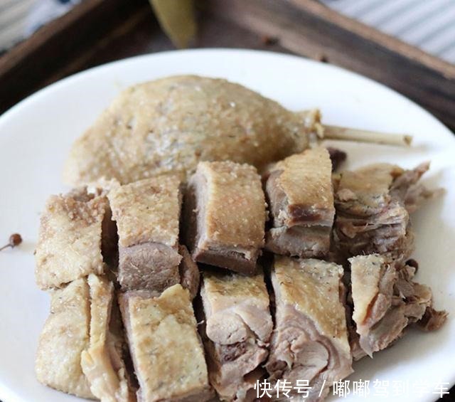 简易盐水鸭,用电饭煲煮的,不用看火,真方便