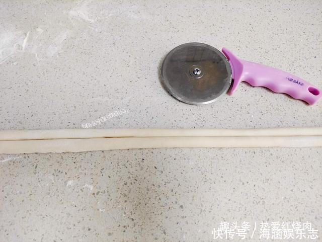 时光|发面时光加酵母是不够的,多加一勺料,做好的花卷更松软更洁白!