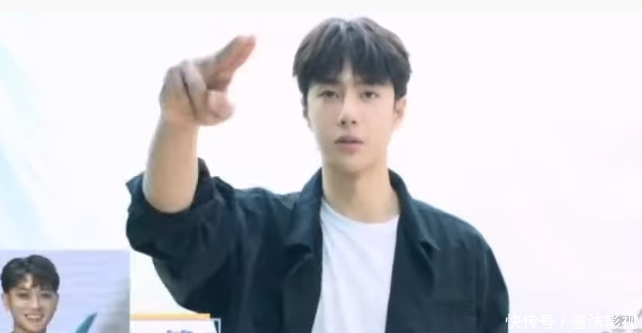 黄子韬生日会:因思念父亲而痛哭,一众圈内好友送祝福敬礼SALUTE