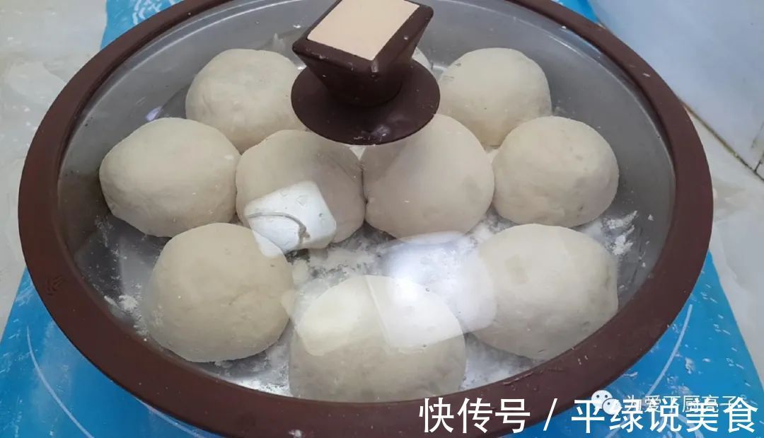 早餐别吃包子油条了,教你一个新吃法,做出好吃的煎豆包,太香了