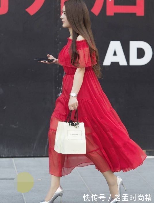 红色|美少妇长发飘飘,红色连衣裙配上高跟鞋,魅力十足!