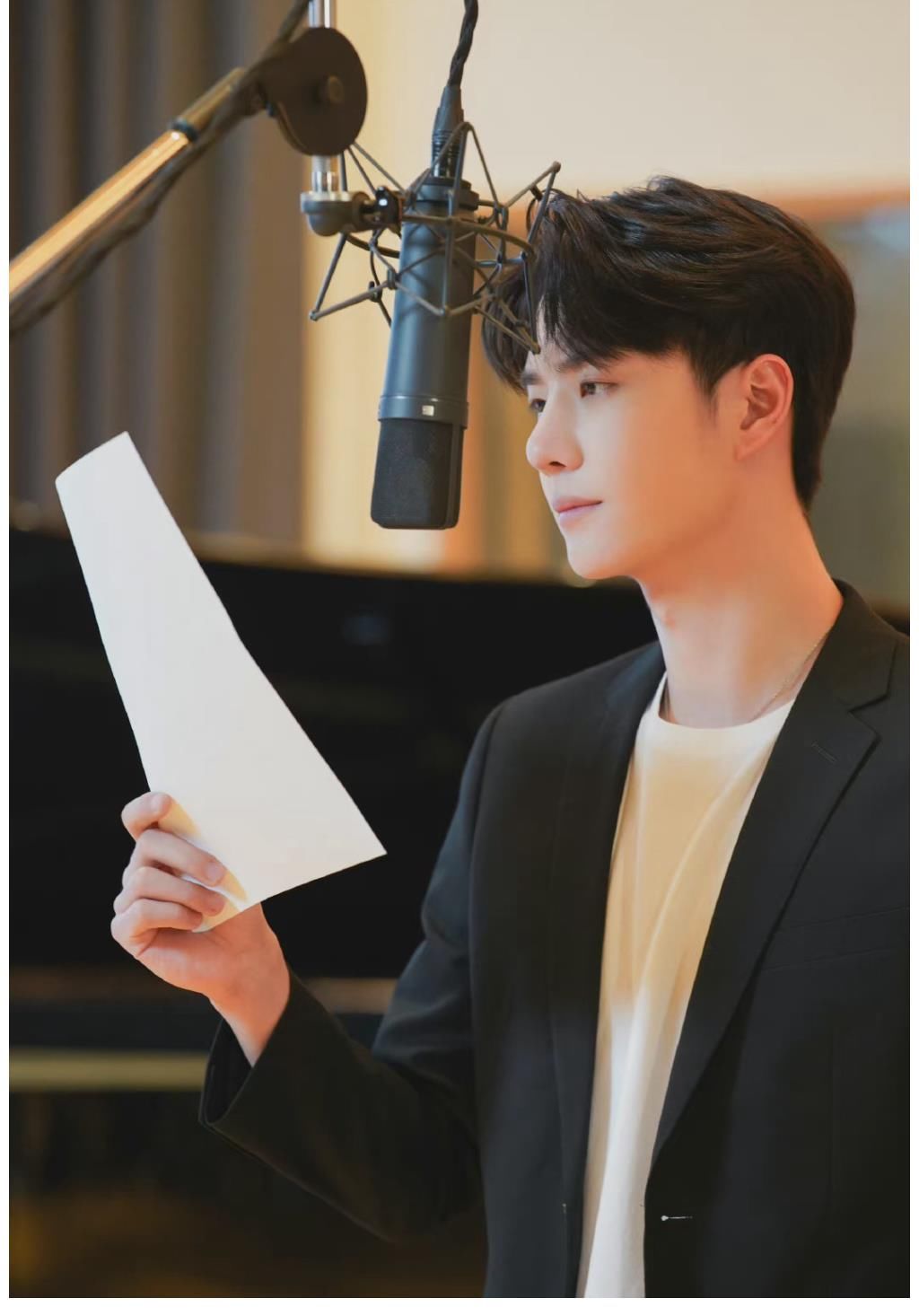 王一博《替我诉说》花絮照!