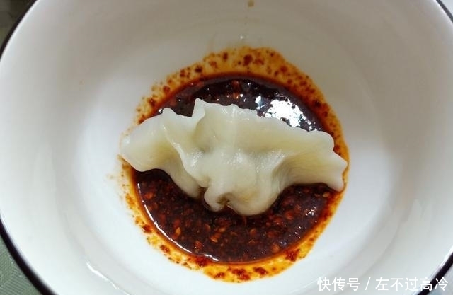 多汁|猪肉芹菜馅儿水饺,怎么调才好吃?大厨教你3招,鲜嫩营养又多汁