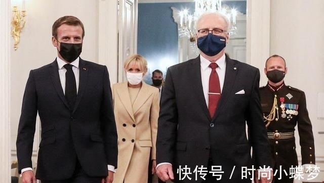 布丽吉特|法第一夫人终于换发型了!穿黑丝袜配高跟鞋,马克龙笑得合不拢嘴