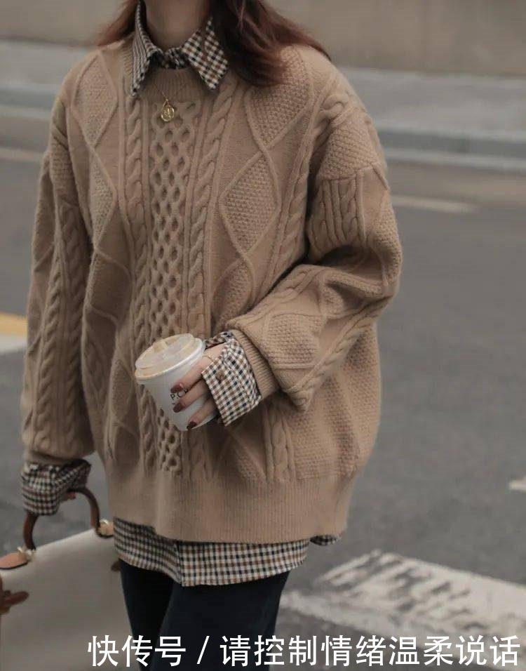 2021年第一套绝美气质穿搭:丝绒裙+毛衣!!!