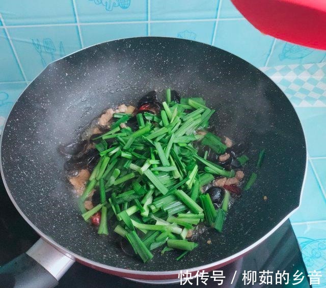 韭菜木耳炒肉!