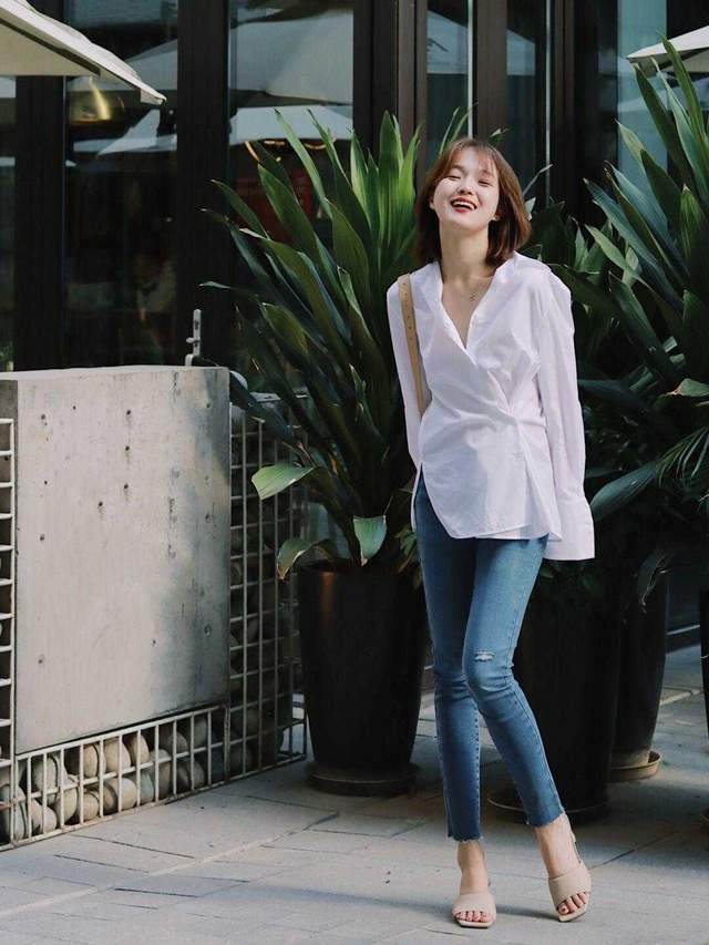 牛仔裤|普通女孩如何穿搭？白色衬衫搭配牛仔裤，也可以很精致又洋气