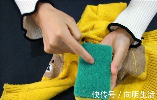 大衣|大衣毛衣起球粘毛,利用家里都有的小物件轻松去除,不花一分钱