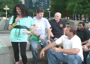 |搞笑GIF：在街头碰到一个妹子，本想上去搭讪，一回头吓我一哆嗦