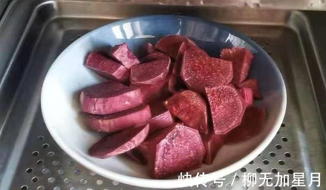 咩咩|大暑天做馒头再合适不过了，香甜宣软的紫薯馒头吃起来，营养美味！