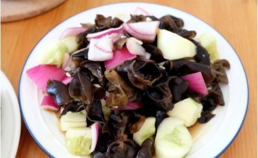 六菜一汤的午餐,简单的家常菜,吃的舒心又舒服!