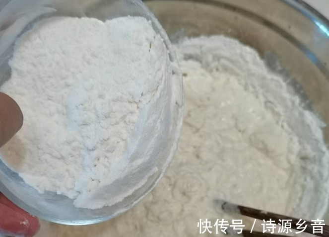自制|这样制作凉皮，清水洗出面筋，蒸上就是凉皮，晒干就是粉皮干！
